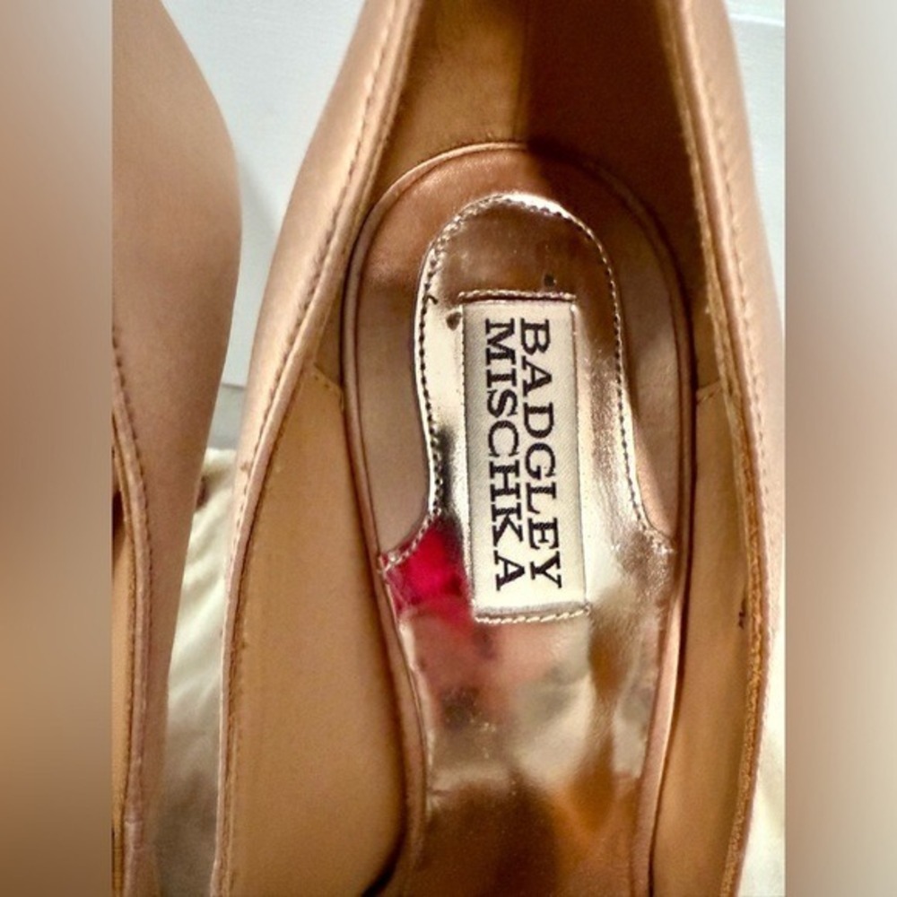 Badgley Mischka Women Champagne Satin Peep Toe Heels Embellished Jeweled 8.5‎ - Picture 8 of 13